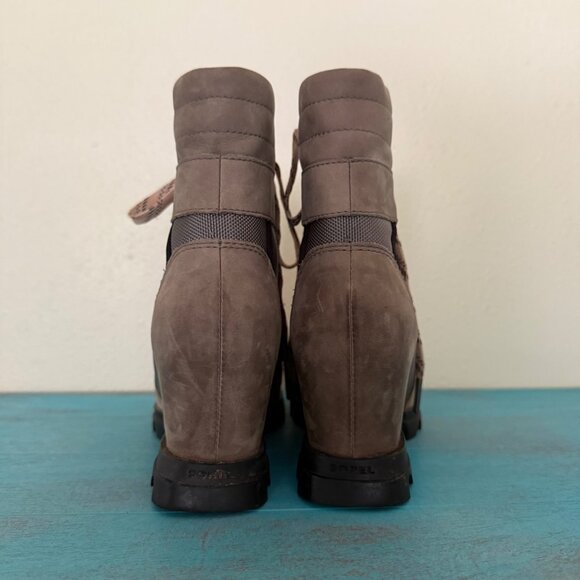SOREL 'Joan Of Arctic Wedge III Lexie' Brown Distressed Leather Boots Sz 6.5 - Picture 5 of 9